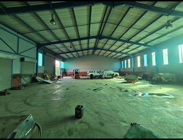 1,900M² FACTORY TO LET IN MOREHILL